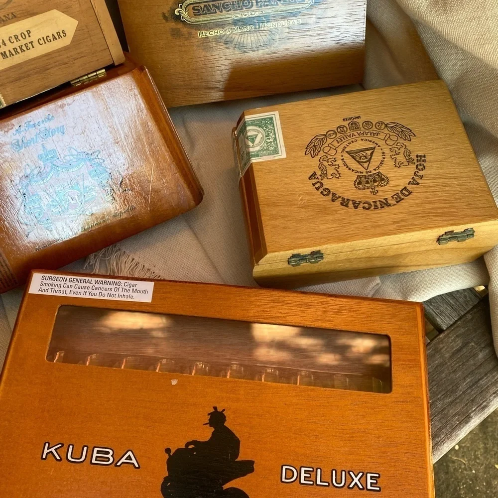 𝅺EMPTY vintage cigar box for decoration or craft project